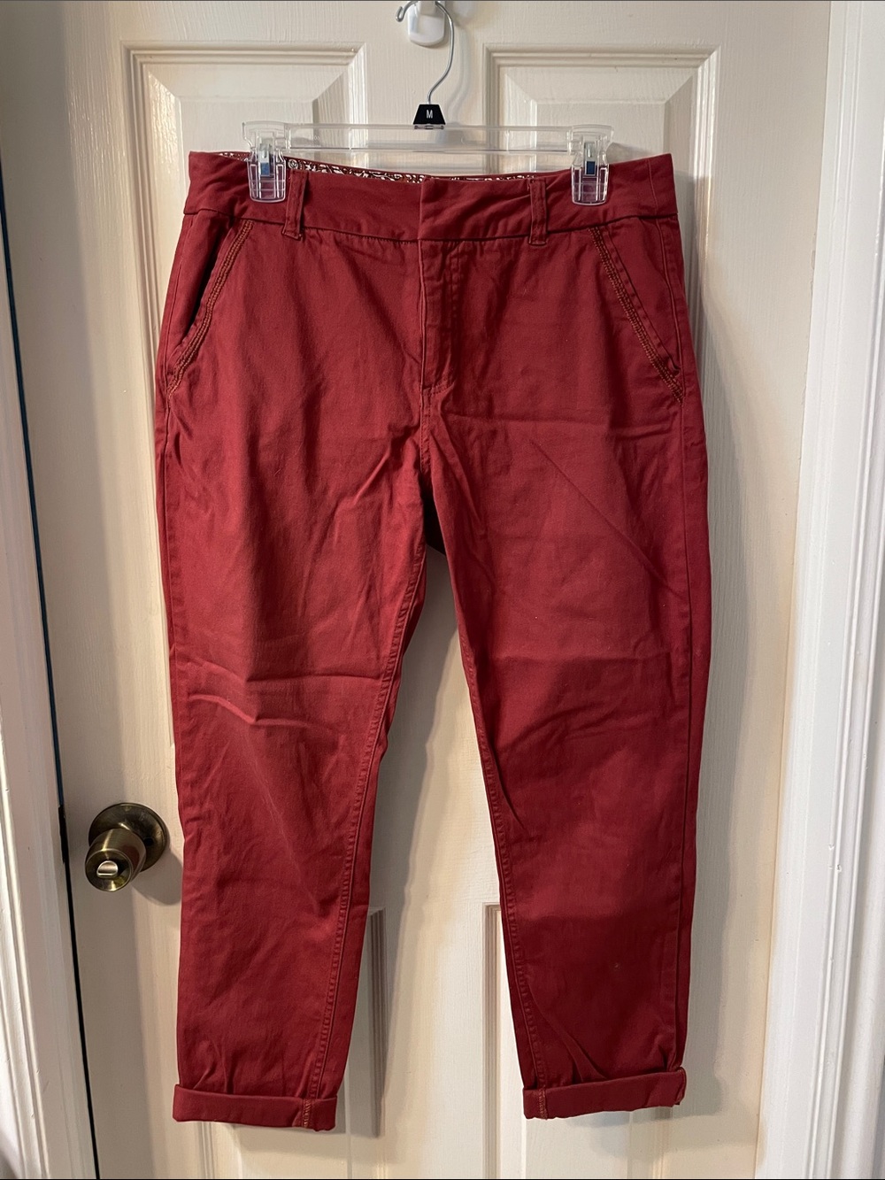 Women's Cropped Chino Pants in Brick Red